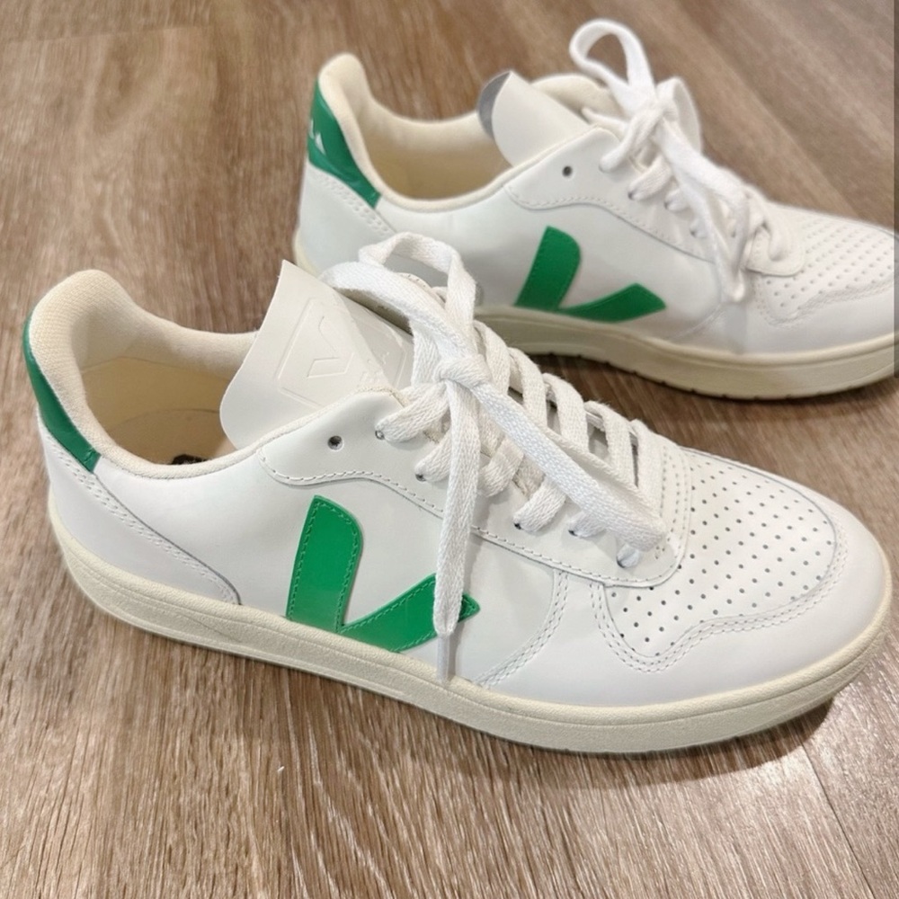 White & Green Vejas sz 7
